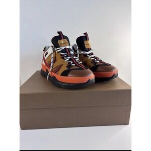Burberry men sneaker UNION ORANGE Men's US 9.5/ EUR 42.5 damage shown in picture